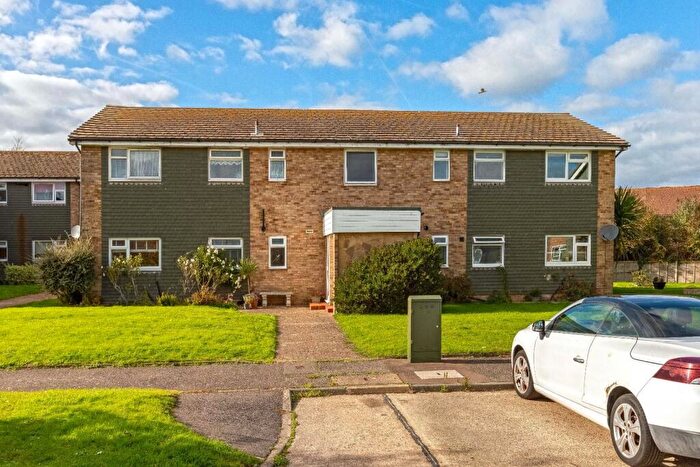 2 Bedroom Flat For Sale In Russell Court, Bridge Close, Lancing, BN15