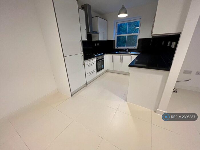 2 Bedroom Flat To Rent In Frith Hill Road, Godalming, GU7