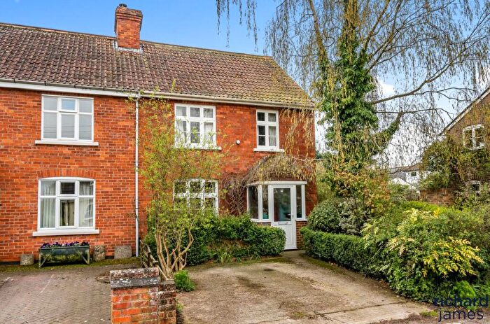 3 Bedroom Semi Detached House For Sale In The Marsh, Wanborough, Swindon, SN4