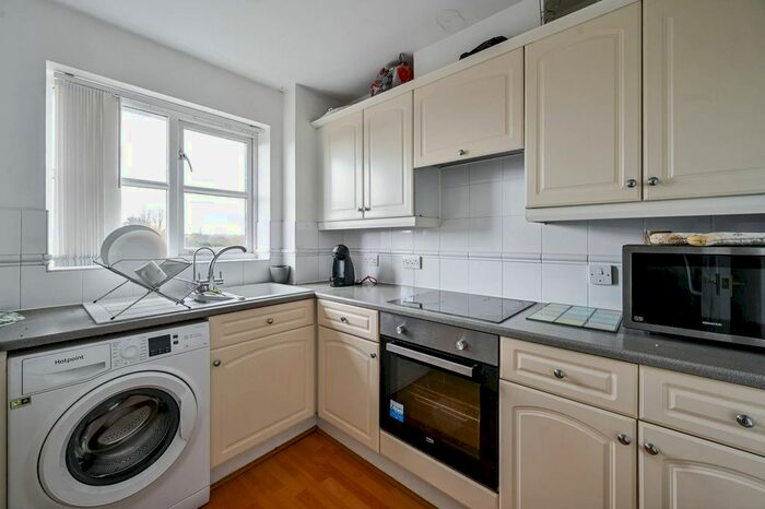 2 Bedroom Flat To Rent In Thyme Close, Kidbrooke, London, SE3