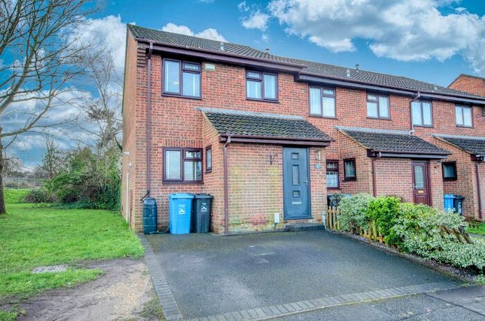 3 Bedroom End Of Terrace House To Rent In Seatown Close, Poole, Dorset, BH17