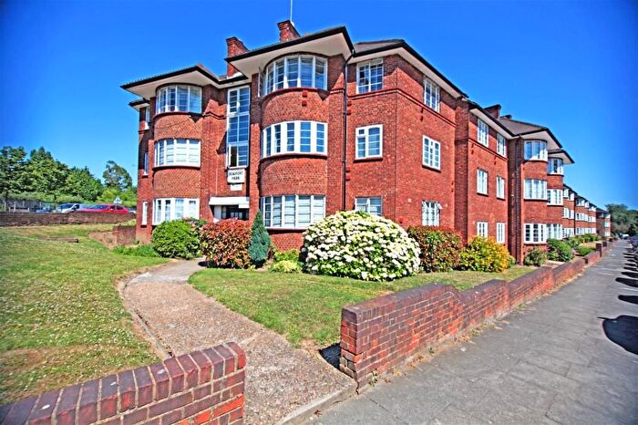 3 Bedroom Flat For Sale In Beaufort Park, London, NW11