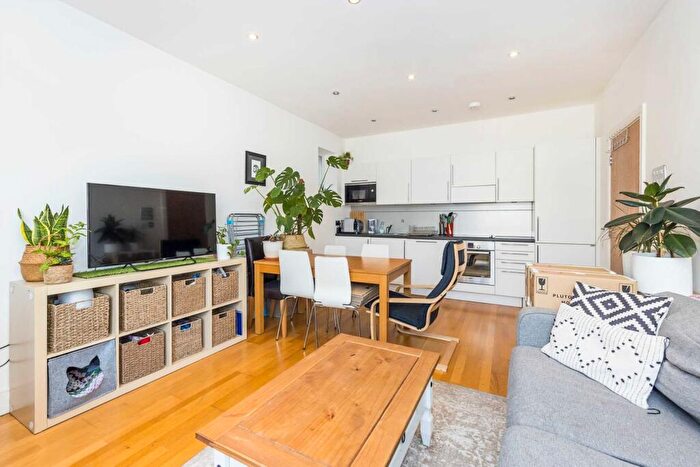 2 Bedroom Apartment To Rent In Kingsland Passage, Dalston Junction, E8