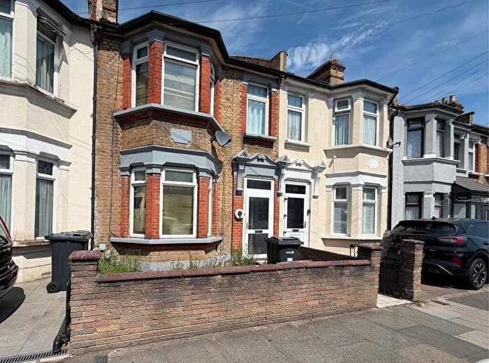 3 Bedroom Terraced House For Sale In Hampton Road, Ilford, IG1
