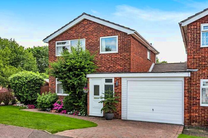 3 Bedroom Semi-Detached House To Rent In Oaklands Road, Gravesend, DA11