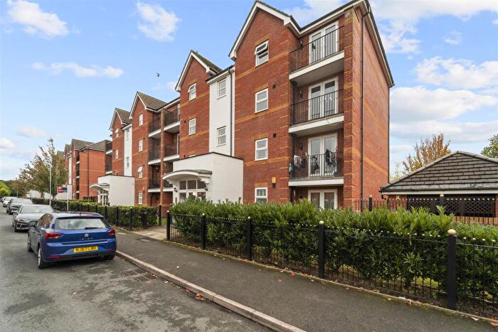 2 Bedroom Apartment For Sale In Oakcliffe Road, Manchester, M23