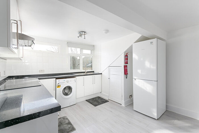 2 Bedroom Flat To Rent In Barry Road, East Dulwich, London, SE22