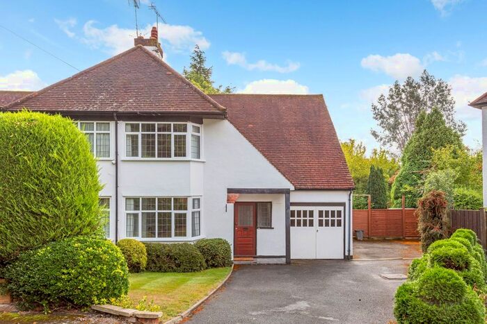 3 Bedroom Flat To Rent In Highfield Way, Rickmansworth, WD3