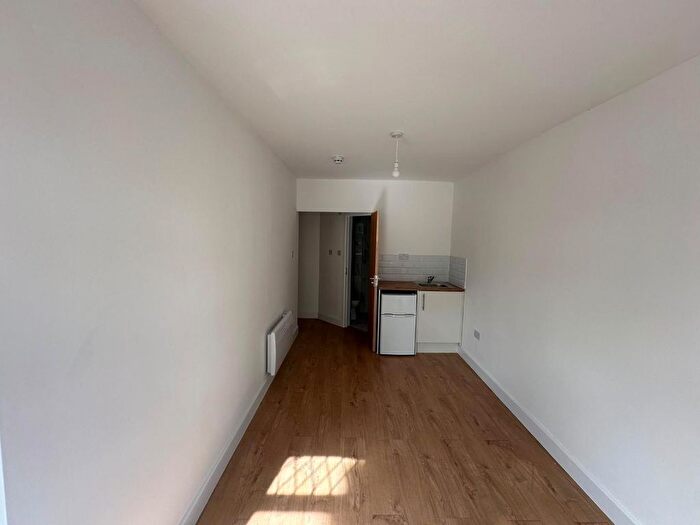 5 Bedroom Property To Rent In Whitton Avenue East, Greenford, UB6