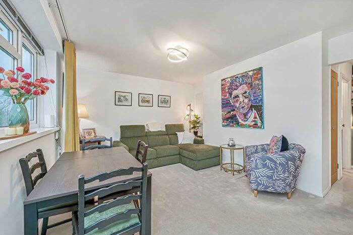 1 Bedroom Flat For Sale In Gauden Road, Clapham, SW4