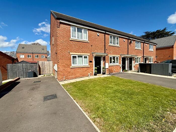 3 Bedroom End Of Terrace House For Sale In Haydock Drive, Darlington, DL1