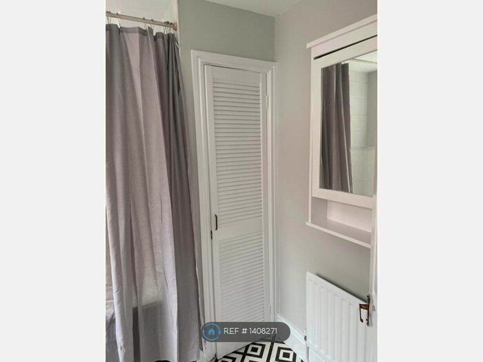 2 Bedroom Flat To Rent In Stratford Grove West, Newcastle Upon Tyne, NE6