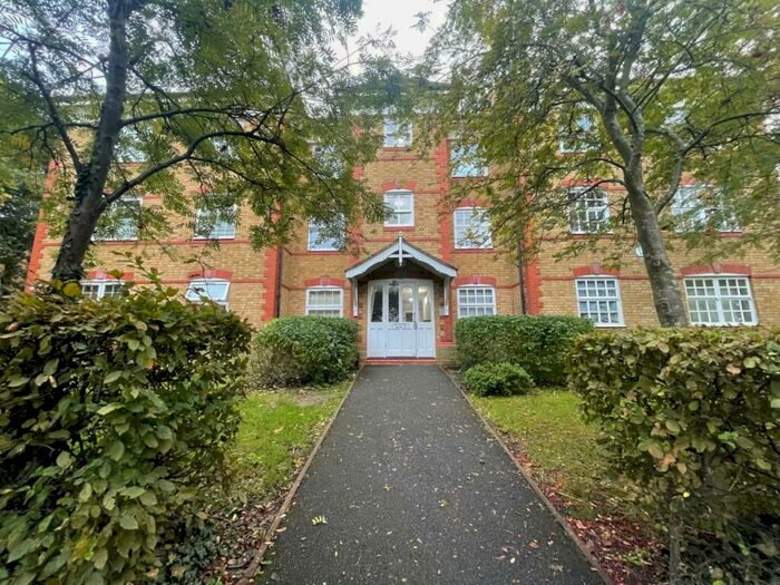 2 Bedroom Flat To Rent In Sutton House, Winchmore Hill, N21