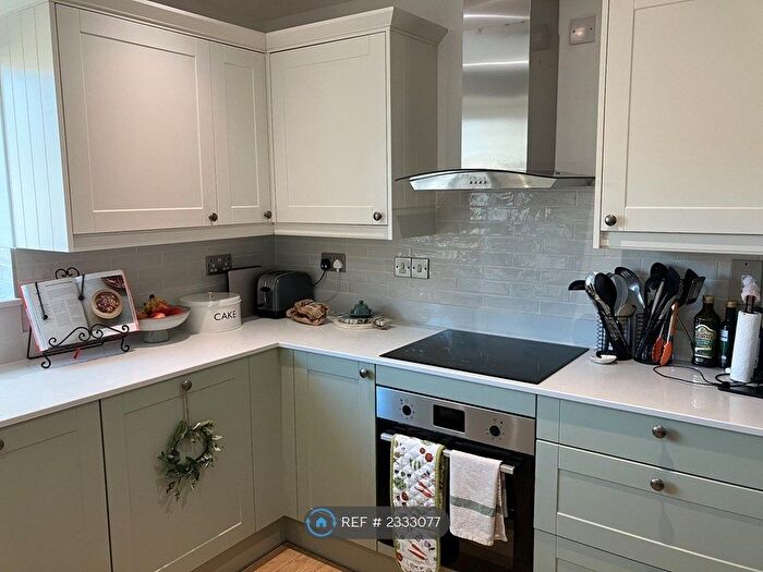 2 Bedroom Flat To Rent In Candle Street, London, E1