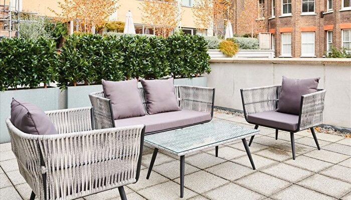 2 Bedroom Flat To Rent In Young Street, Kensington, W8