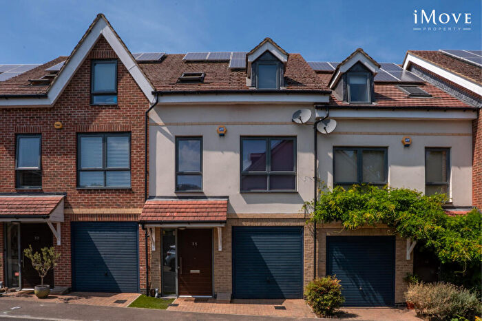 4 Bedroom Terraced House For Sale In Hamlyn Gardens, London, SE19