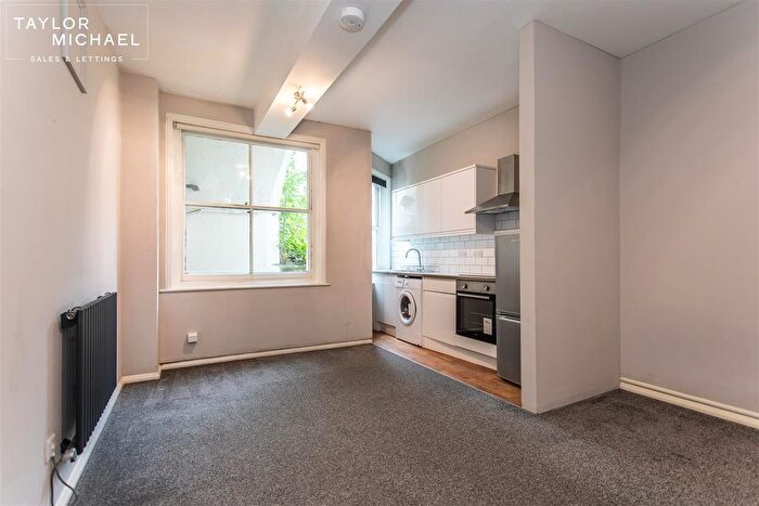 1 Bedroom Flat To Rent In St Aubyns, Hove, BN3