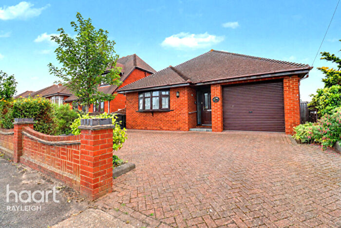 3 Bedroom Detached Bungalow For Sale In Clarence Road, Rayleigh, SS6