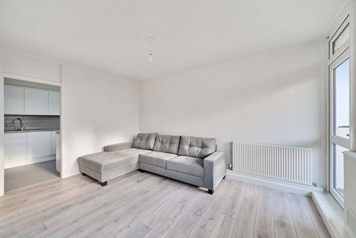 2 Bedroom Flat To Rent In Deeside Road, Earlsfield, London, SW17
