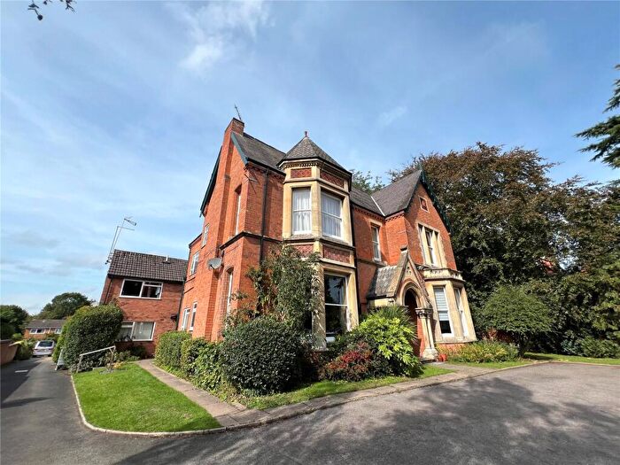 2 Bedroom Flat For Sale In Lillington Road, Leamington Spa, Warwickshire, CV32