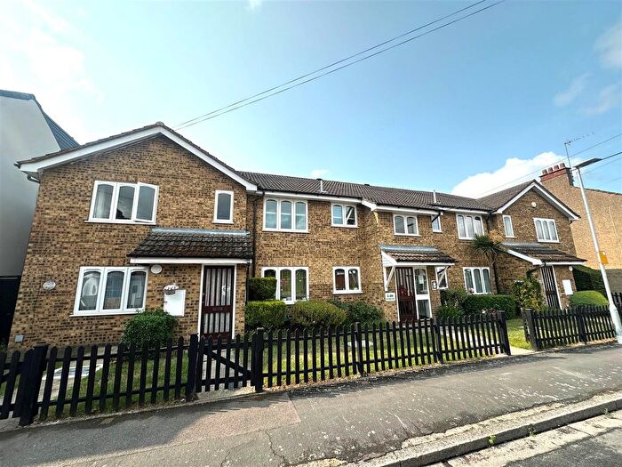 1 Bedroom Flat To Rent In Kings Avenue, Watford, WD18