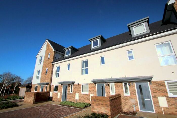 3 Bedroom Town House To Rent In Rookfield Road, RH12