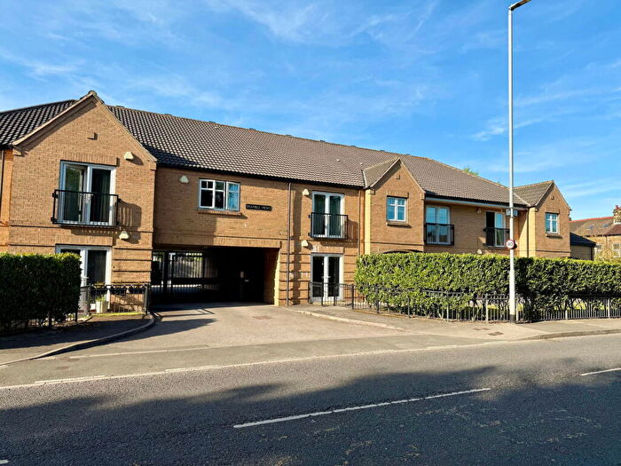 2 Bedroom Flat To Rent In Bramble Mews, Shadwell Lane, Leeds, LS17