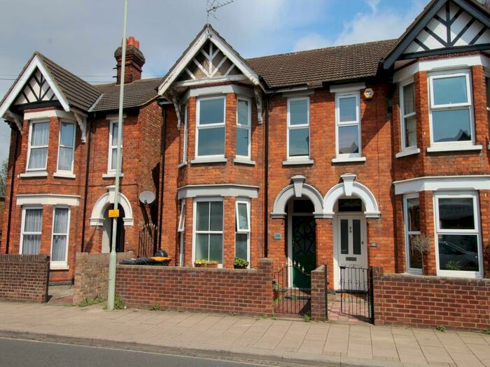 2 Bedroom Flat To Rent In Castle Road, Bedford, MK40