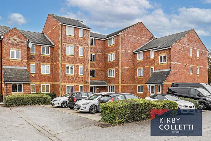 1 Bedroom Apartment To Rent In Linwood Crescent, Enfield, EN1