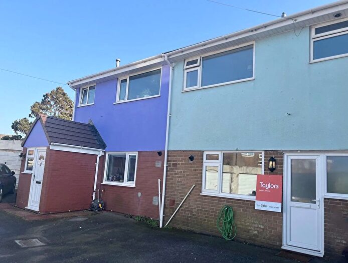 3 Bedroom Terraced House For Sale In Kingsway Court, Paignton, TQ4