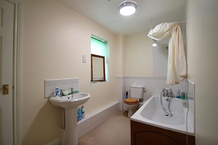 2 Bedroom Flat To Rent In Chancery Rise, Holgate Road, York, YO24