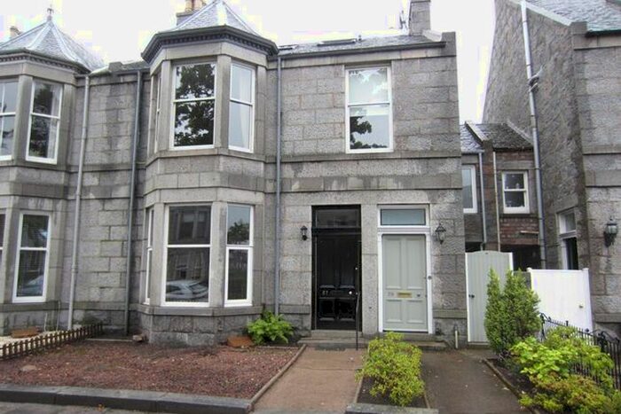 3 Bedroom Flat To Rent In Burns Road, Aberdeen, AB15