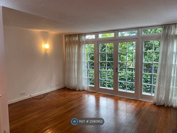 3 Bedroom Detached House To Rent In Southdown Drive, London, SW20