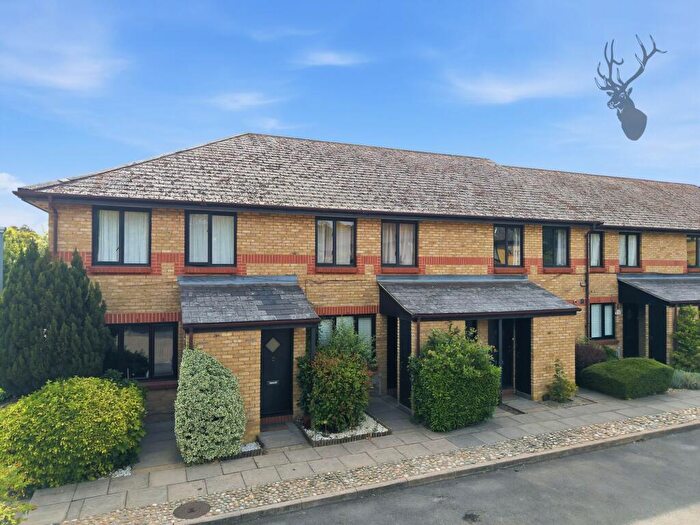 1 Bedroom Flat For Sale In Maple Gate, Loughton, IG10