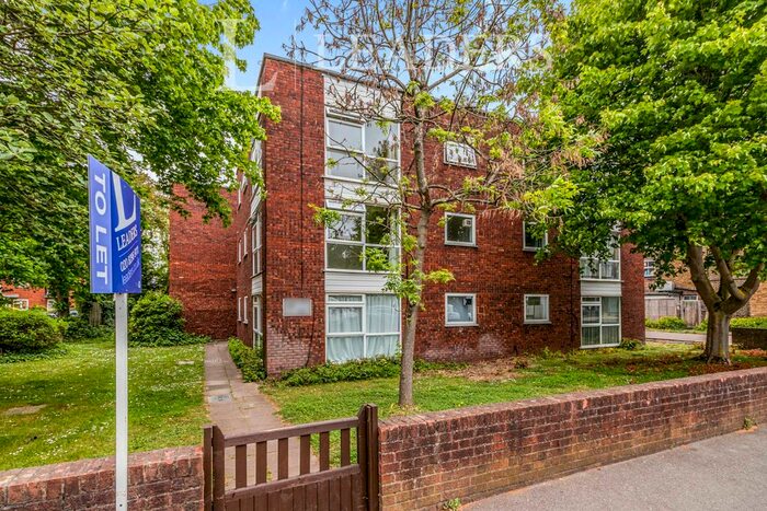 2 Bedroom Flat To Rent In Berrylands Road, Berrylands, Surbiton, KT5