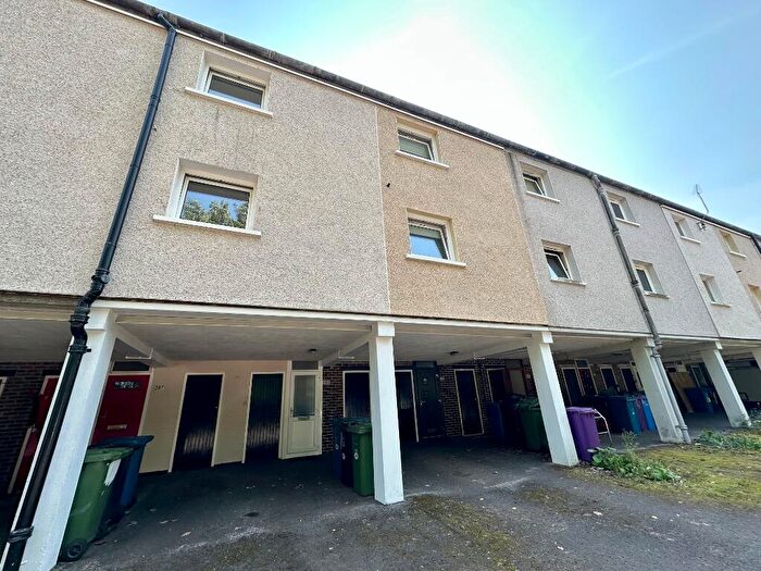 2 Bedroom Terraced House To Rent In , Hillpark Drive, P26
