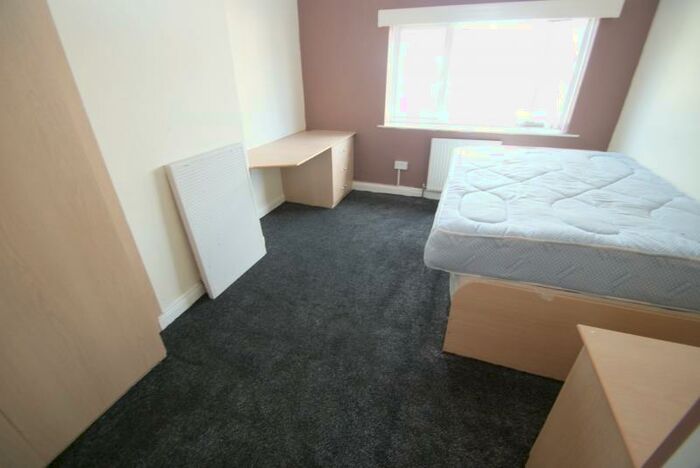 4 Bedroom Semi-Detached House To Rent In Newport Crescent, Headingley, Leeds, LS6