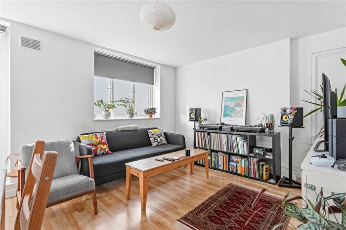 3 Bedroom Flat For Sale In Frampton Park Road, London, E9