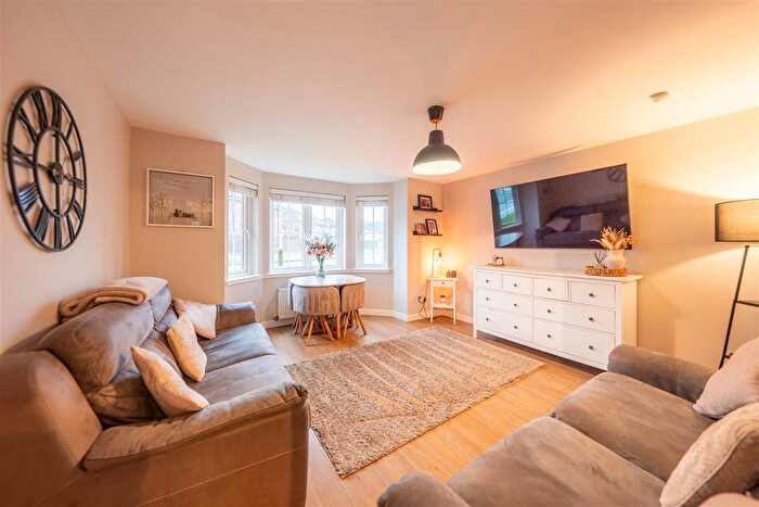 2 Bedroom Flat For Sale In Glenturret Place, Perth, PH1
