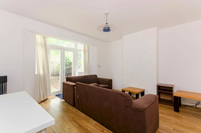 5 Bedroom Property To Rent In Fontaine Road, Streatham, London, SW16