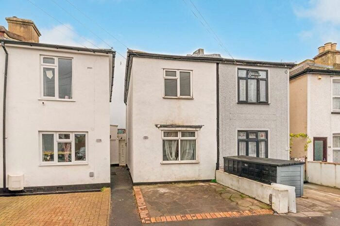 4 Bedroom Semi-Detached House To Rent In Stanley Road, Croydon, CR0