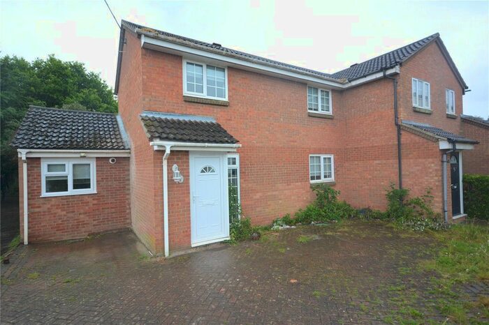 3 Bedroom Semi-Detached House To Rent In Bonington Chase, Springfield, Chelmsford, CM1