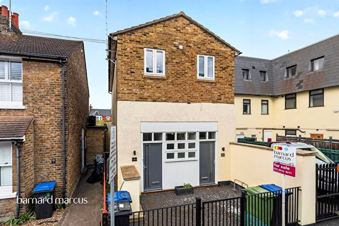 2 Bedroom Detached House For Sale In Dunbar Road, New Malden, KT3