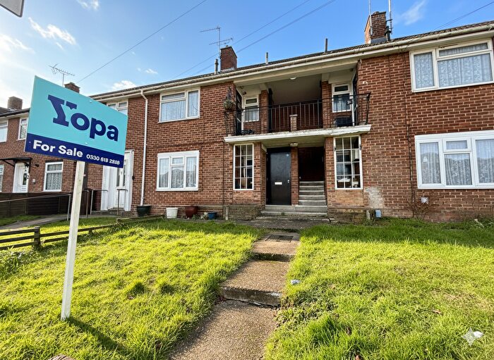 2 Bedroom Maisonette For Sale In Waltham Road, Twydall, Gillingham, ME8