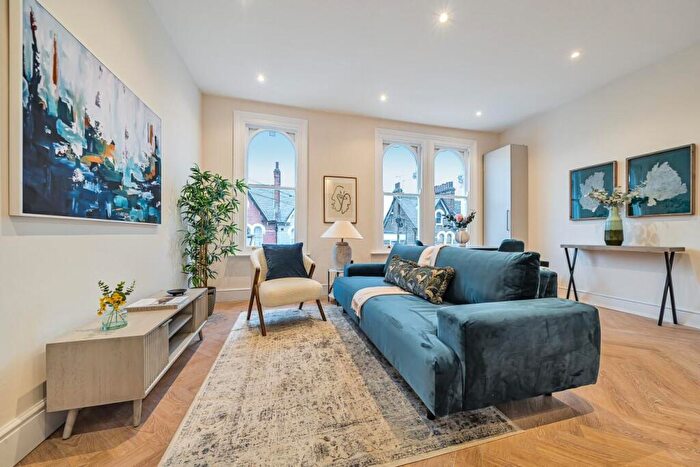 3 Bedroom Flat For Sale In Embleton Road, Ladywell, London, SE13