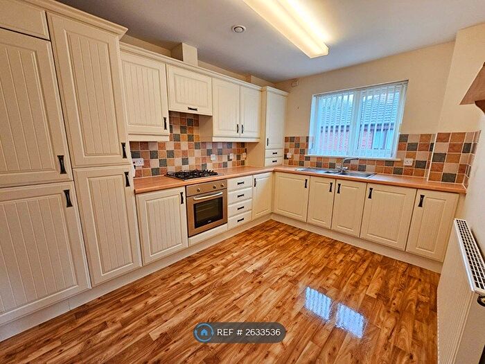 2 Bedroom Flat To Rent In Lower Brook Farm, Bolton, BL5