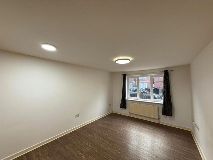 2 Bedroom Flat To Rent In Campion Road, London, E10