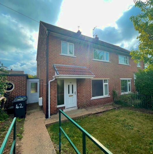 3 Bedroom Semi-Detached House To Rent In Everingham Road, Doncaster, South Yorkshire, DN4
