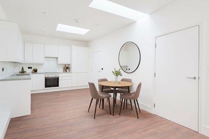 1 Bedroom Flat To Rent In High Street, Dorking, RH4