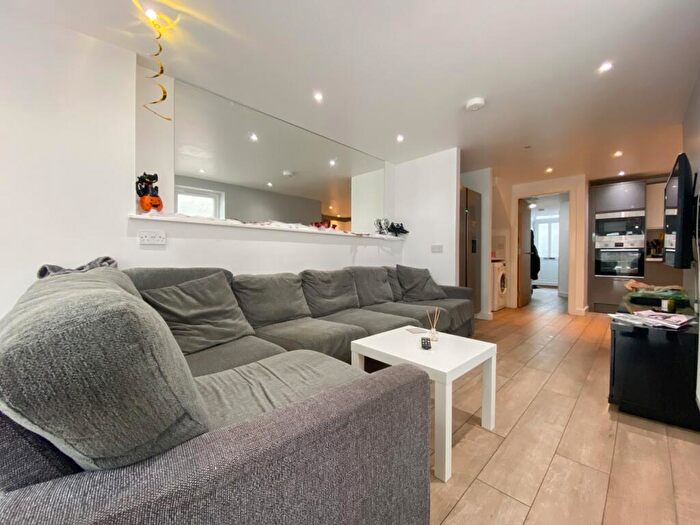 6 Bedroom Terraced House To Rent In Cranbrook Street, Cathays, CF24